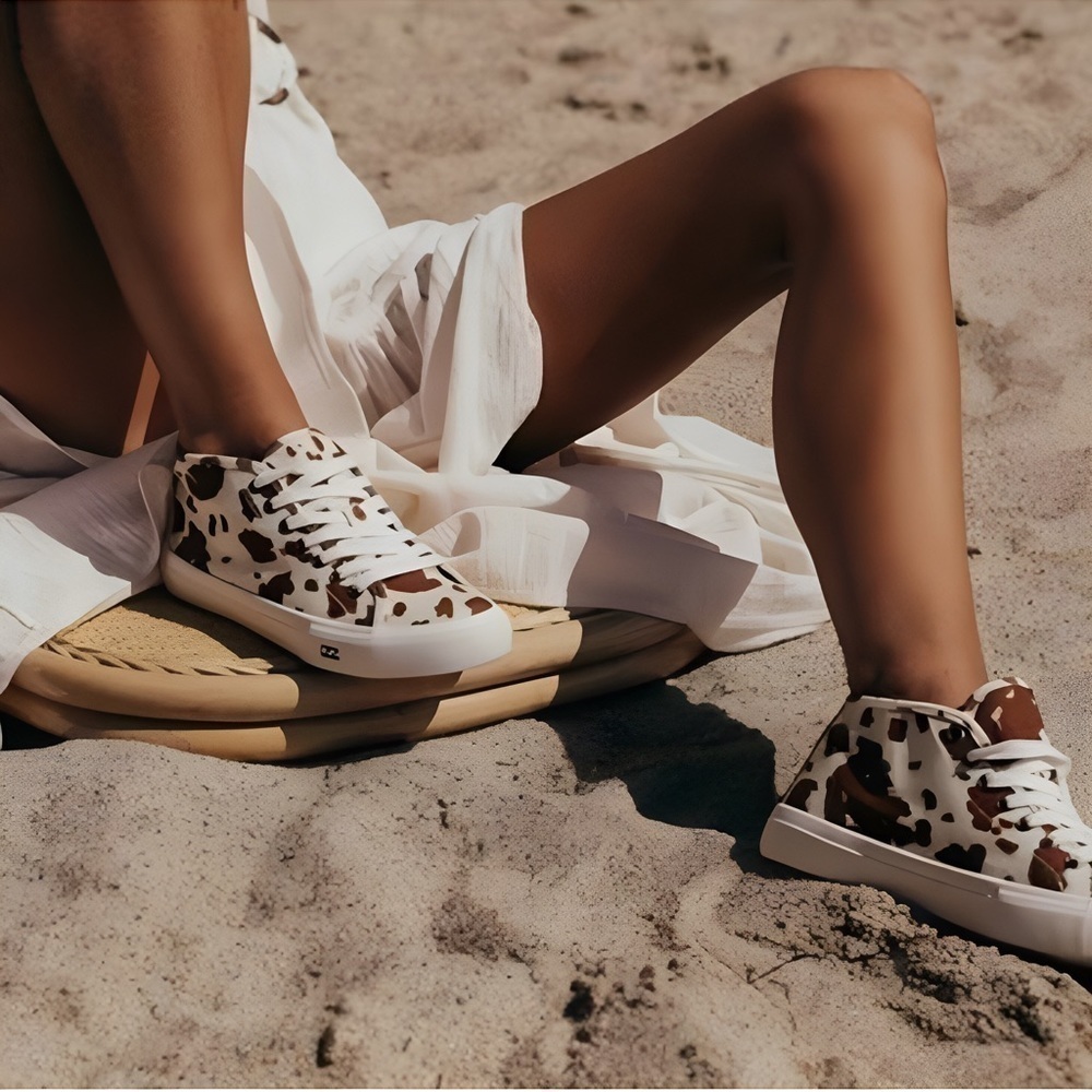 NWT Billabong Parker High Top Cow Animal Print Sneakers